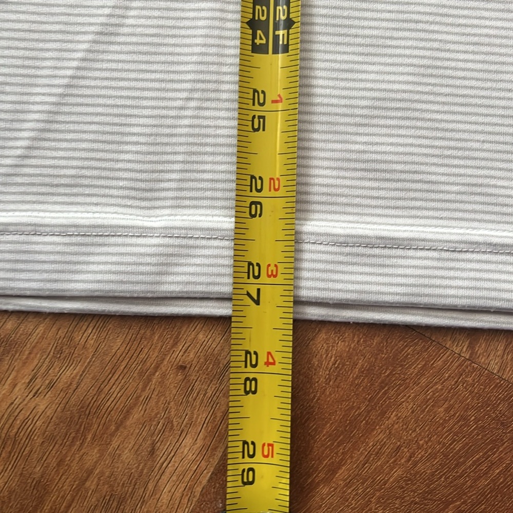 BNWOT Under Armor light gray striped loose heat gear 1/4 zip top - Picture 9 of 13